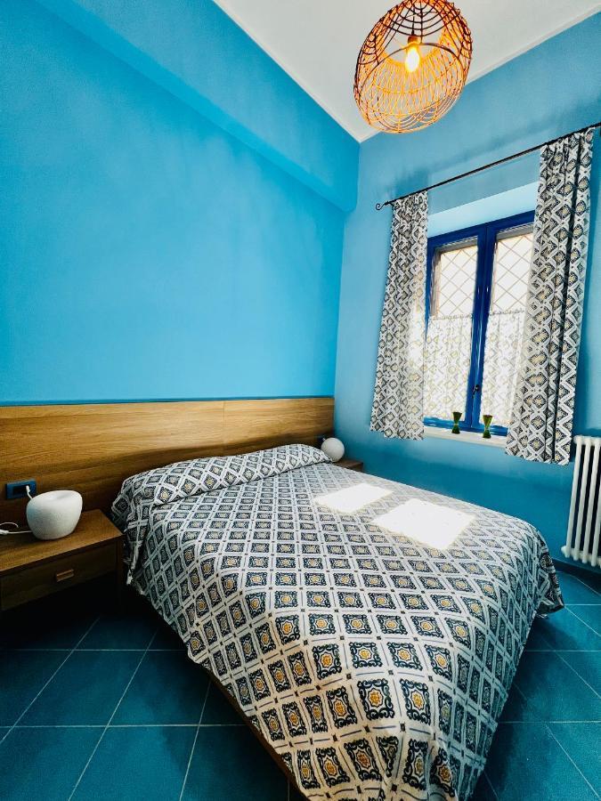 Casina Lambis Hotel Pozzuoli Bagian luar foto