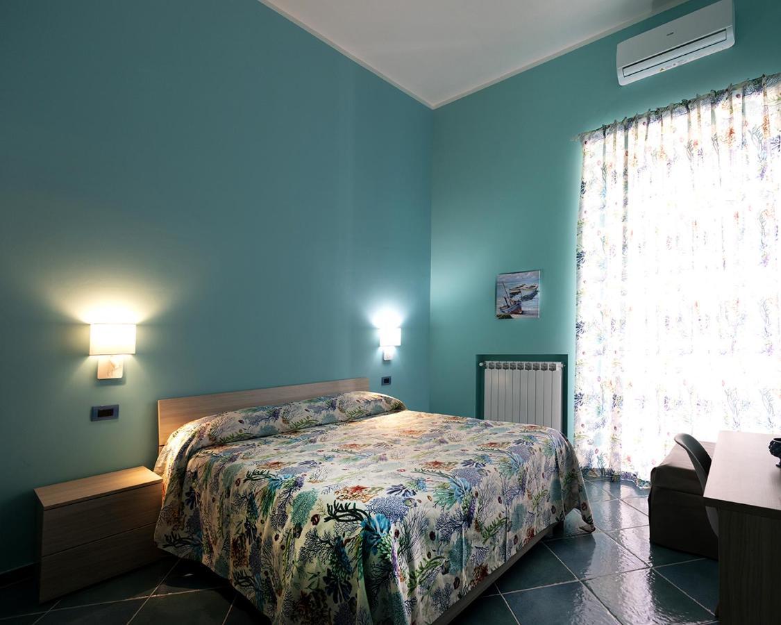 Casina Lambis Hotel Pozzuoli Bagian luar foto